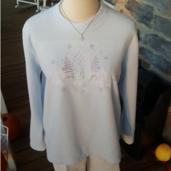 DECORATED ORIGINALS ♡ Pastel Blue Embroidered Silver|White Winter Scene Top S - Picture 14 of 18